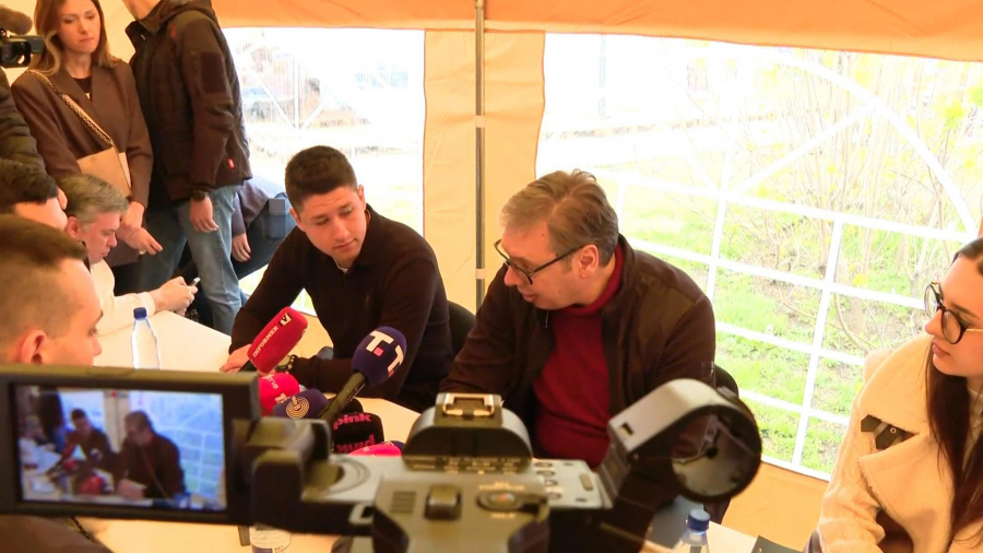 Predsednik Srbije Aleksandar Vučić u obilasku studenata koji žele da uče