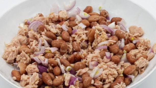 posna kikiriki salata