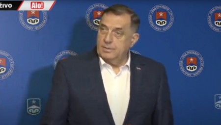 Predsednik Republike Srpske Milorad Dodik istakao je da će sutra na računu Grada Prijedor biti upućen milion KM, za pomoć stanovništvu koje je pogođeno poplavama u ovom gradu.