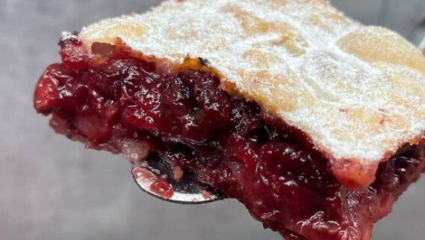 posna baklava sa višnjama