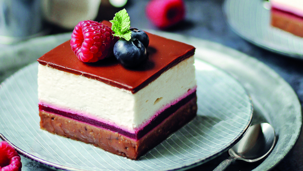 ledene kocke sa šumskim voćem