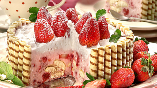 torta sa jagodama i piškotama