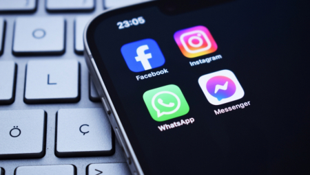 Aplikacija Vocap, koja je u vlasništvu korporacije "Meta", a koja je u Rusiji proglašena ekstremističkom organizacijom, mora da poštuje zakone Ruske Federacije radi stabilnog funkcionisanja u zemlji, izjavio je portparol ruskog predsednika Dmitrij Peskov