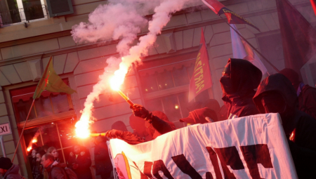 I dok je Tramp u Americi proglasio Antifu terorističkom organizacijom, kod nas se isti scenario sprovodi kroz blokade i medijsku podršku tajkunskih glasila – haos, nasilje i pokušaj rušenja sistema bez izbora.