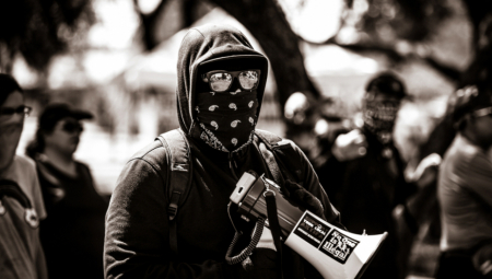 MAĐARSKA POKREĆE INICIJATIVU: EU da proglasi pokret Antifa terorističkom organizacijom