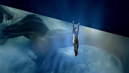 Takmičarka je visila sa plafona dok je na sebi imala pripijeni kombinezon