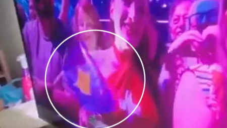 Iako su zabranjene sve zastave koje ne pripadaju učesnicima takmičenja, sinoć se u programu mogla videti zastava tzv. Kosova