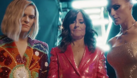 Kako su istakle, na sceni nema trofeja koji ovogodišnji pobednik treba da dobije na kraju večeri