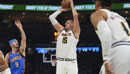 Srbin u centru pažnje.