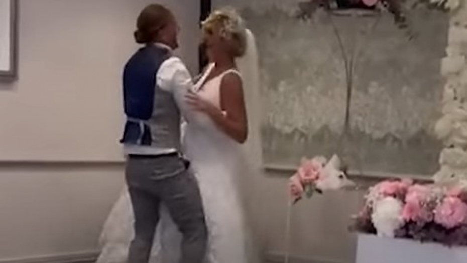 mladoženja gađao mladu