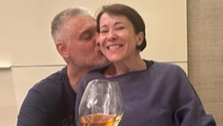 Zabeležio trenutak dok piju vino i uživaju!