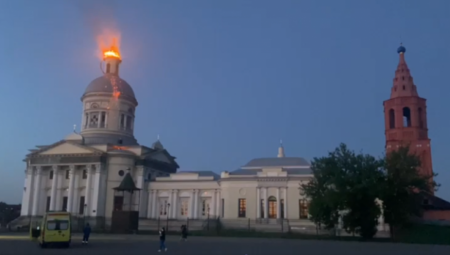 Glavni toranj katedrale Svetog Nikole u ​​Tulskoj oblasti je potpuno izgoreo, prema rečima guvernera
