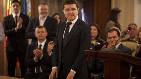 Novoizabrani rumunski predsednik Nikušor Dan položio je danas zakletvu na svečanoj sednici parlamenta i izjavio da je Rumuniji potrebna ''fundamentalna promena'' u okviru vladavine prava.