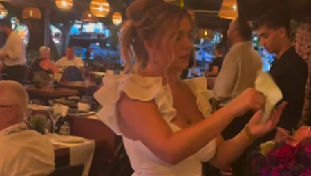 Zablistala u beloj elegantnoj haljini