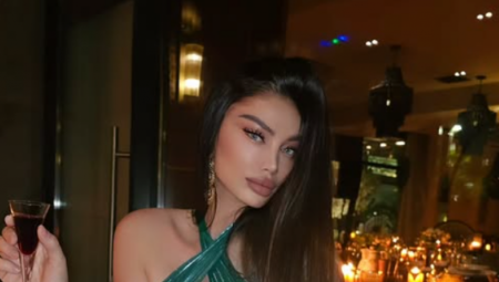 Soraja je sa svojim društvom odlučila da ovo veče u luksuznom ambijentu učini nezaboravnim