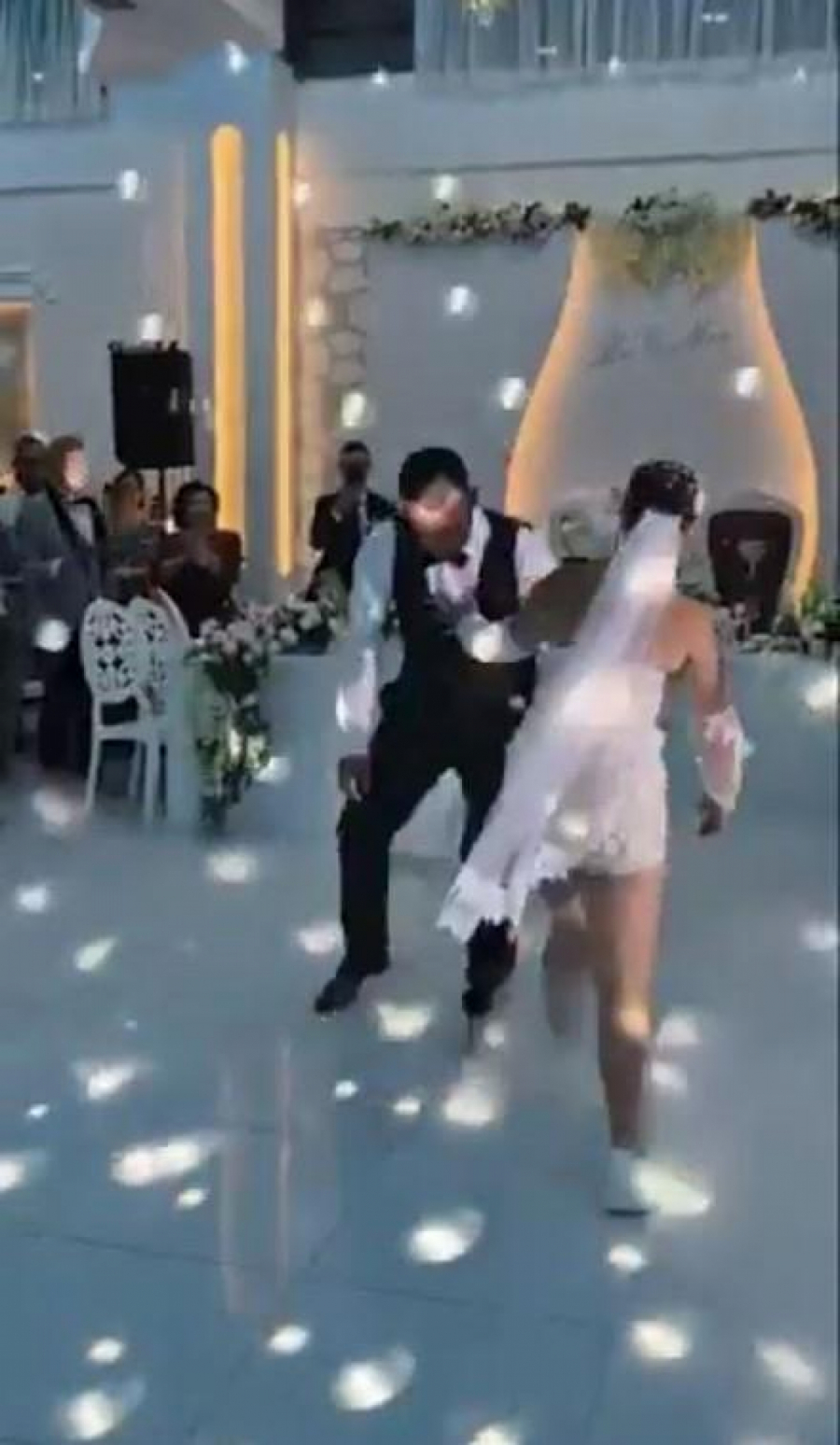 Provokativni ples mladenaca