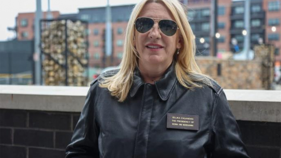 Željka Cvijanović u kožnoj jakni