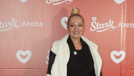 Povukla se iz medija