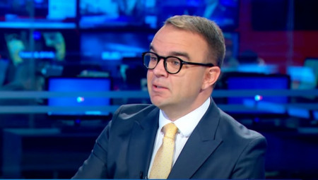 Veoma je važno to što su SAD iz Dejtona poručile da se više neće mešati u unutrašnja pitanja BiH i pozvali sve strane da sednu za sto i da unutrašnjim dijalogom postignu konsenzus o budućnosti, rekao je ambasador BiH u Srbiji Aleksandar Vranješ.