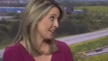 Voditeljka jutarnjih vesti jedne njujorške televizijske stanice počela je da se porađa rano ujutru, i dalje je vodila jutarnji program manje od dva sata kasnije.