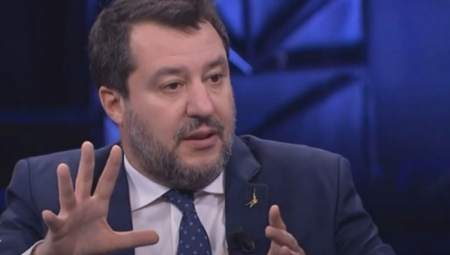 Nove zapadne sankcije protiv Rusije odlažu kraj ukrajinskog sukoba, smatra vice-premijer Italije Mateo Salvini.