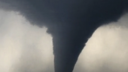 Jedna osoba je poginula, a sedam ih je povređeno u oluji koja je pogodila američku saveznu državu Kentaki, preneli su danas zvaničnici.