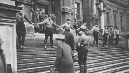 Blokaderi koji su zauzeli fakultete primenjuju klasične nacisitičke metode. Zapisnik u koji je Alo! imao uvid nedvosmisleno potvrđuje da prave "crne liste".