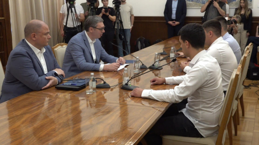 Sastanak predsednika Vučića sa studentima koji žele da uče