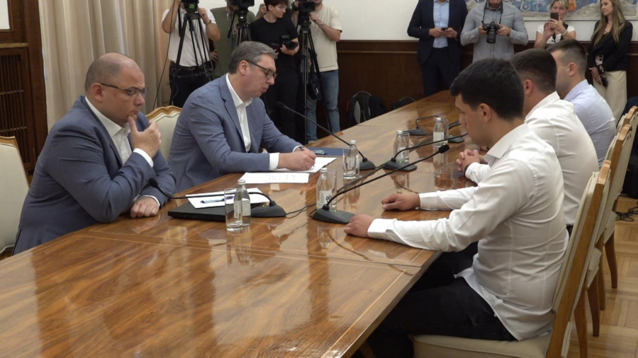 Sastanak predsednika Vučića sa studentima koji žele da uče