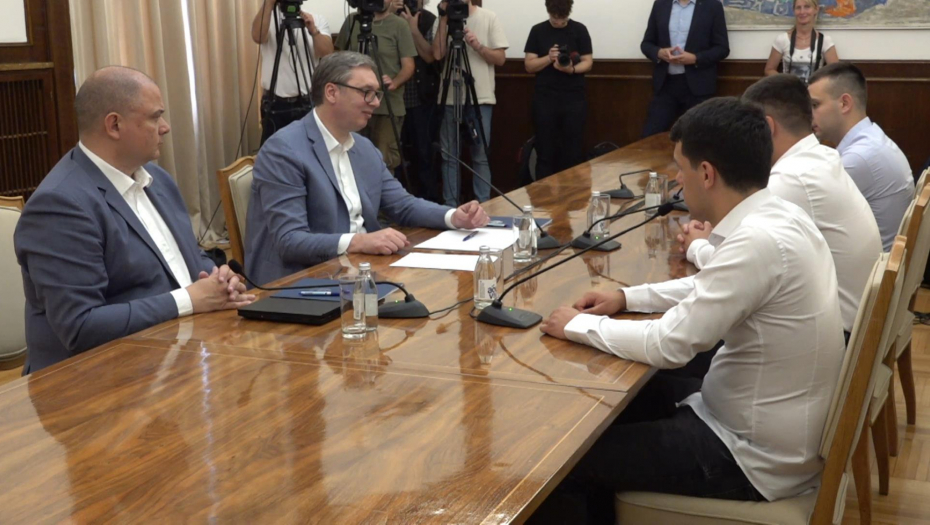 Sastanak predsednika Vučića sa studentima koji žele da uče