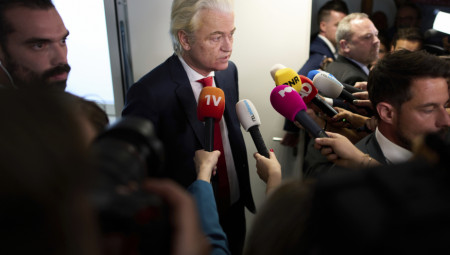 Vlada Holandije se raspala nakon manje od godinu dana od formiranja pošto se lider krajnje desnice Gert Vilders danas povukao iz četvorostranačke koalicije, navodi NL Tajms