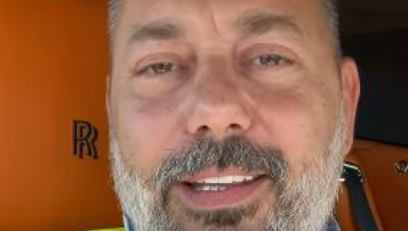 Branko Babić objavio je snimak u kojem kupuje prsluk, opremu za blokadere, od blokadera iz Vranja koji je digao ruke od protesta