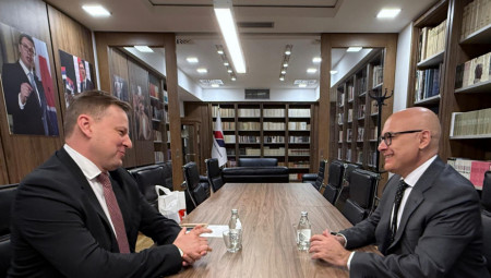 Predsednik Srpske napredne stranke Miloš Vučević sastao se danas u sedištu Stranke sa NJ. E. ambasadorom Slovačke Mihalom Pavukom