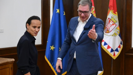 Predsednik Srbije Aleksandar Vučić sastao se danas sa predstavnicima Misije Međunarodnog monetarnog fonda u Srbiji na čelu sa novom šeficom Misije Anet Kjobe sa kojima je razgovarao o makroekonomskim kretanjima i nastavku reformi koje su ključne za stabilan rast srpske privrede.