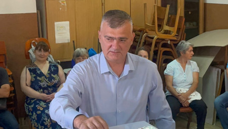 Vladmir Videnović glasao je na biračkom mestu 4 u Zaječaru u 7 sati i 10 minuta