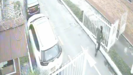 Kolumbijski senator Migel Uribe, potencijalni predsednički kandidat, bori se za život u bolnici nakon što je upucan u subotu uveče na predizbornom skupu u Bogoti, javlja Rojters.