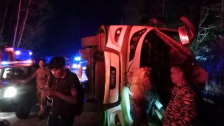 Najmanje 15 studenata poginulo je jutros u autobuskoj nesreći na autoputu u Maleziji