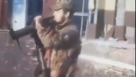 Potpuni haos zavladao je u gradu Sudža, blizu ukrajinske granice, nakon što je čečenski vojnik iz zastrašujućeg bataljona započeo nasilje usred grada!