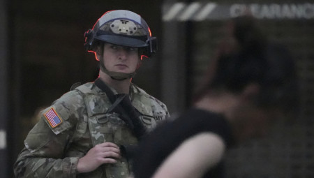 Pentagon je danas saopštio da povlači oko 700 aktivnih marinaca, koji su poslati u Los Anđeles prošlog meseca da zaštite federalnu imovinu i osoblje, tokom niza protesta nakon akcija američkog Odeljenja za imigraciju i carinsku službu (ICE) protiv imigranata