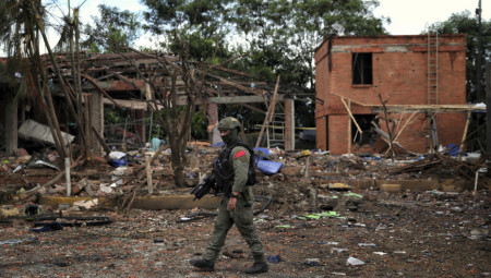 Najmanje sedam osoba je poginulo u talasu eksplozija koje su pogodile jugozapad Kolumbije, saopštili su zvaničnici