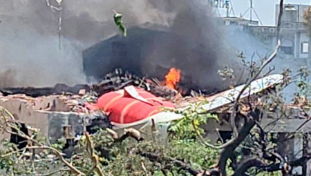 Avion kompanije Air India-171, koji je leteo između Ahmedabada i Londona, srušio se na međunarodnom aerodromu Sardar Valabhaj Patel u Ahmedabadu tokom poletanja u četvrtak uveče po lokalnom vremenu