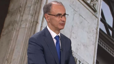 Predsednik Vlade Srbije prof. dr Đuro Macut saopštio je, povodom neistina u pojedinim medijima, da je nažalost još jednom potvrđena namera pojedinih medija i manjine da zloupotrebe njegov rad i dobru nameru Vlade u pokušaju da se situacija na univerzitetima prevaziđe u interesu studenata, profesora i celog društva.