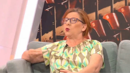 "Ismejavanje studenata u Pionirskom parku, ismejavanje učenja, to vodi ka degradaciji univerziteta i to rade neprijatelji Srbije", poručila je Valentina Arsić Arsenijević - profesorka Medicinskog fakulteta.