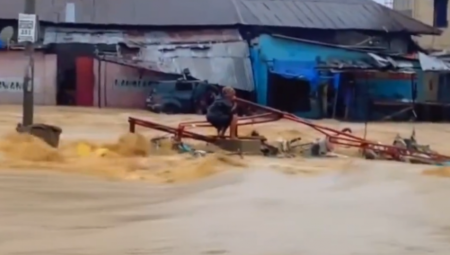 Vlasti u Kongu su saopštile da je broj nastradalih u poplavama dostigao 77, dok se više od 100 ljudi vodi kao nestalo