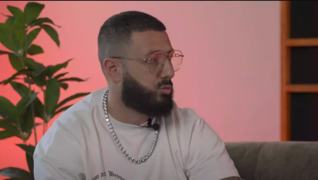 Sajfer je u policiji priznao da je sam sebe povredio, ali tada o detaljima nije želeo da govori