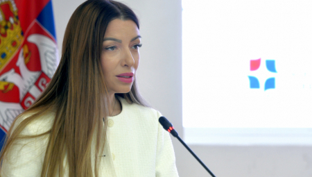 Potpredsednica Vlade i ministarka privrede Adrijana Mesarović oštro je reagovala na "laži i otvaranje lažnih afera" Marinike Tepić.