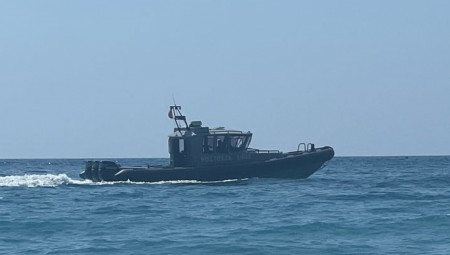 Službenici Uprave policije Crne Gore juče su, postupajući po međunarodnim poternicama, locirali i lišili slobode dva strana državljanina, među kojima je i T. B. (40) iz Turske, uhapšen na jedrilici u akvatorijumu Luke Bar!