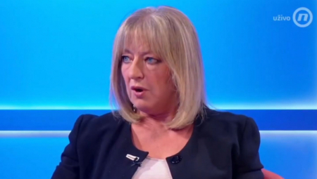 Katarina Popović, profesorka blokaderka sa Filozofskog fakulteta, napala je predsednika Srbije Aleksandra Vučića jer ne pristaje da se srpski narod žigoše kao genocidan!