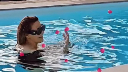 Ako je suditi po njenim objavama, ona je i dalje potresena i uznemirena zbog svega što ju je zadesilo