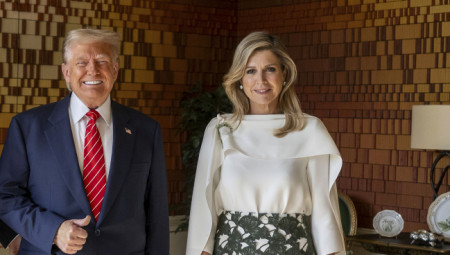 Američki predsednik Donald Tramp nikako ne uspeva da izbriše osmeh s lica nakon što je jutros sreo kraljicu Maksimu u Hagu